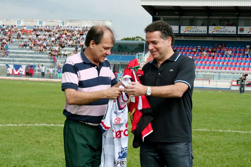 Presidentes trocam camisas antes da partida