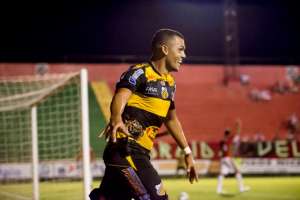 Guarani pode fechar com lateral-esquerdo Thiago Pereira