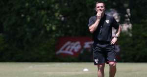 São Paulo anuncia demissão do 