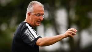 Dorival Júnior mostra preocupação com Victor Ferraz para final