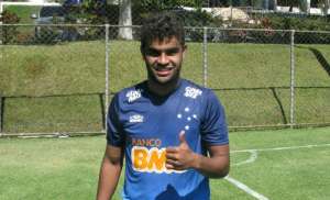 Há um mês e meio afastado, Alisson quer voltar ao Cruzeiro no domingo