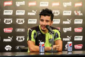 Cárdenas lamenta poucas chances com Levir, mas quer ficar no Atlético-MG