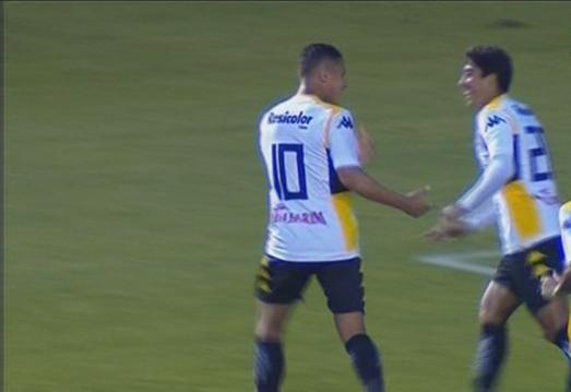 Com um golaço, Roger Guedes sacramentou a vitória do Tigre