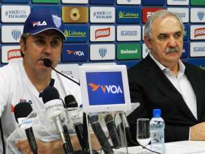 Na degola, Avaí demite treinador e efetiva auxiliar para final do Brasileirão