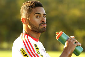 Com seis gols em 14 jogos, Kayke quer continuar no Flamengo em 2016