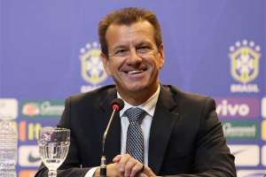 Eliminatórias: Dunga fecha treino, mas indica Alisson como titular da seleção para clássico