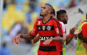 Ponte Preta estuda ‘troca’ de Rodinei por Paulinho, do Flamengo
