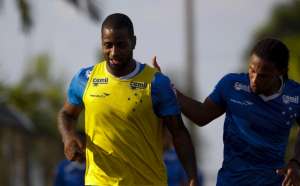 Dedé treina com o grupo pela primeira vez no ano e celebra volta no Cruzeiro