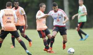 Kayke reclama de comparações constantes com Guerrero no Flamengo