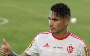 Sem entender 'protesto' de Guerrero, STJD absolve atacante de expulsão