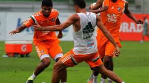Flu treina sem Jean e Fred e começa a esboçar time para pegar o Grêmio
