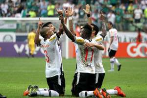 Rafael Silva comemora sucesso e artilharia e quer ajudar o Vasco a se salvar no Brasileiro