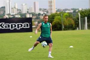 Zé Love foca em 'decisão' do Goiás contra o Coritiba no Brasileirão