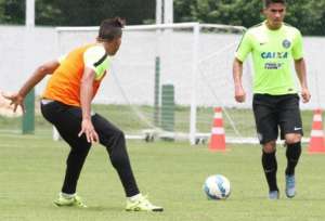 Técnico Pachequinho começa a armar o Coritiba para duelo de seis pontos com Goiás pelo Brasileirão