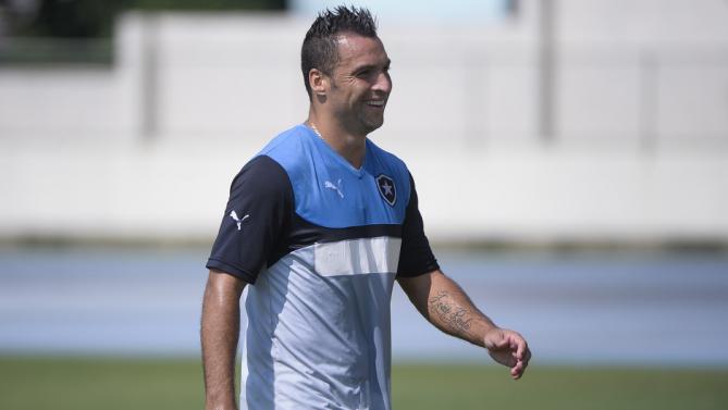 Daniel Carvalho sentiu a coxa direita diante do Luverdense e virou dúvida para o possível jogo do título