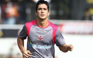 Luan usa semana livre do Vasco para tirar cabeça do jogo: 'Senão fico maluco'