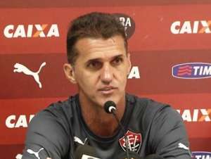 Vagner Mancini, do Vitória, chora para ver jogo do Brasil em Salvador
