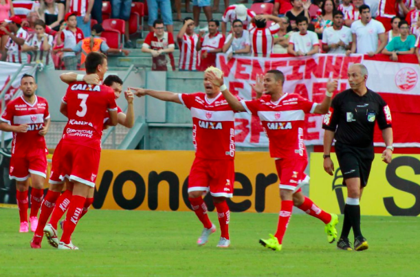 Com gol de Pery, o CRB frustrou a torcida do Náutico e ambos permanecem na série B em 2016.