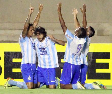 Só mesmo com a ajuda dos céus para que o Macaé vencesse o Atlético-GO