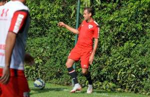 Recuperado de estiramento, Carlinhos se coloca à disposição do São Paulo