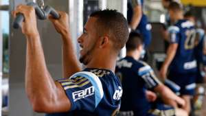 Palmeiras faz treino leve em Atibaia em preparação para maratona final de jogos