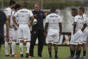 Corinthians volta a trabalhar e Tite terá Fagner e Uendel à disposição