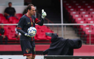 Ainda com dores, Rogério Ceni desfalca São Paulo contra o Atlético-MG