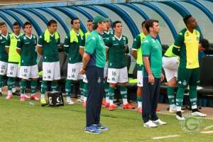 Sem vencer há quase dois meses, Coritiba desafia tabu diante do Goiás no Serra Dourada