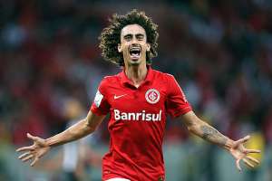 Valdivia volta ao Inter lesionado, será operado e coloca Olimpíada em risco