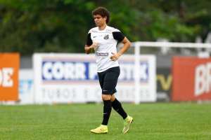 Copa do Brasil: Victor Ferraz treina bem e pode reforçar o Santos em final