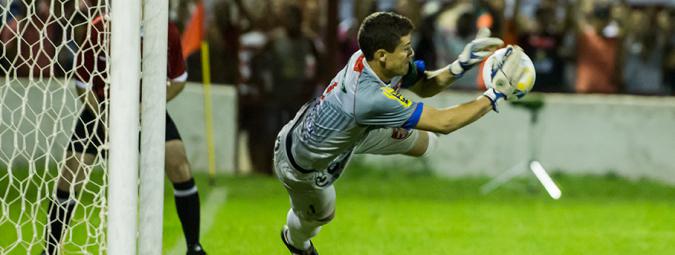 Galetti defendeu dos pênaltis para o Linense na disputa com Penapolense. Foto: José Luis Silva  - CAL