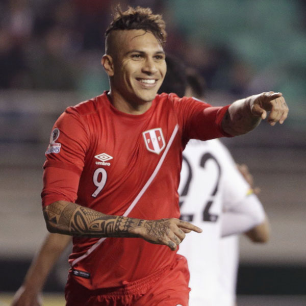 Paolo Guerrero comanda o ataque da seleção peruana