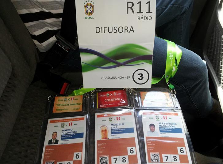 Equipe Show de Bola da Rádio Difusora de Pirassununga devidamente credenciada para o jogo da Seleção Brasileira diante do Peru em Salvador