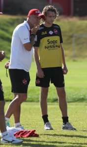 Série C: Vila Nova pode abandonar esquema com três zagueiros na grande final