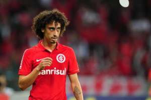 Com ida ao Rio-2016 ameaçada, Valdívia agradece apoio após ter joelho operado