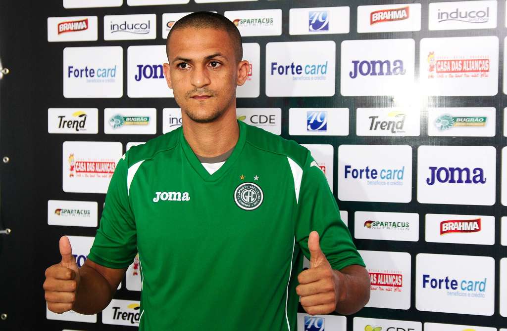 Guarani apresenta zagueiro Mateus Alves: 