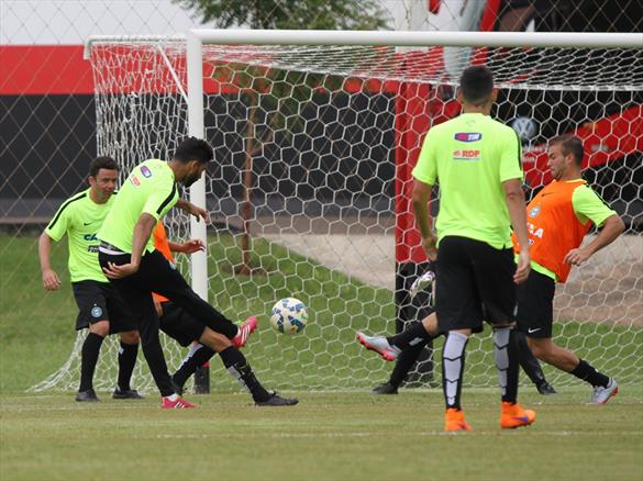 Kleber e Rafael Marques estão suspensos e desfalcam o Coxa