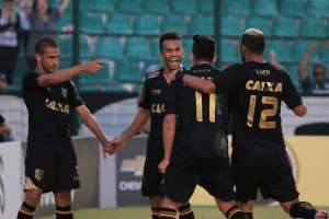 Na luta contra degola, Figueirense quer continuar sendo anjo mau da Ponte Preta