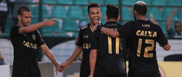 Figueirense venceu a Ponte Preta, por 3 a 1, na 16.ª rodada do Brasileiro, em Florianópolis