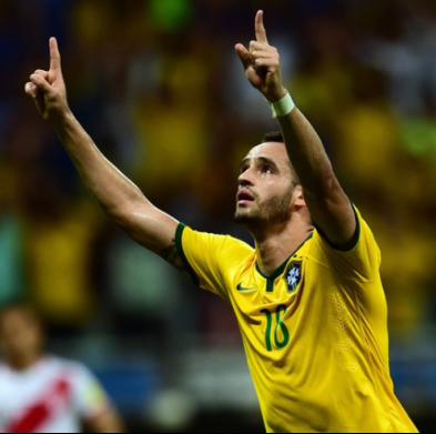 Renato Augusto marcou gol pela Seleção em ano positivo com Corinthians