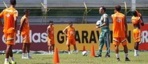 Flu é escalado sem Vinícius e técnico revela que atleta pediu para não jogar