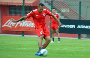 Luis Fabiano volta a treinar no São Paulo e deve atuar nesta quinta