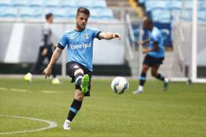 Recuperado após cirurgia, Edinho é relacionado no Grêmio; Erazo está fora