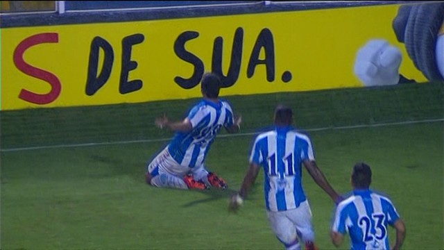 André Lima desperdiçou pênalti mas marcou no rebote para abrir o placar