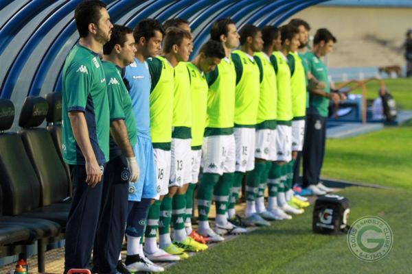 Banco de reservas do Goiás na partida contra o Coritiba. Foto: Goiás EC Oficial