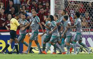 Brasileiro: Goleiro do Palmeiras, Fernando Prass, não ouviu apito do juiz, que gerou polêmica em Curitiba