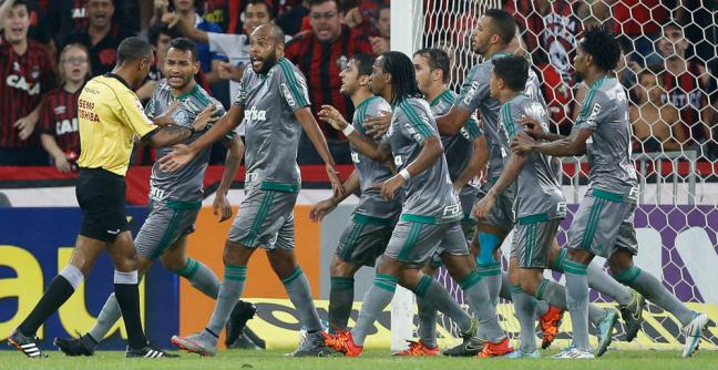 Palmeirenses partiram para cima do confuso árbitro que apitou em Curitiba: Dewson Fernando Freitas da Silva, do Pará  