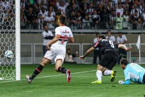 São Paulo pega Atlético-MG em casa e não importa se 'ajudar o rival'