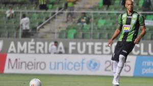 Série B: A um ponto do acesso, zagueiro admite ansiedade no América-MG