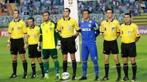 Goiás pode ser punido após torcida lançar objetos e PM intervir